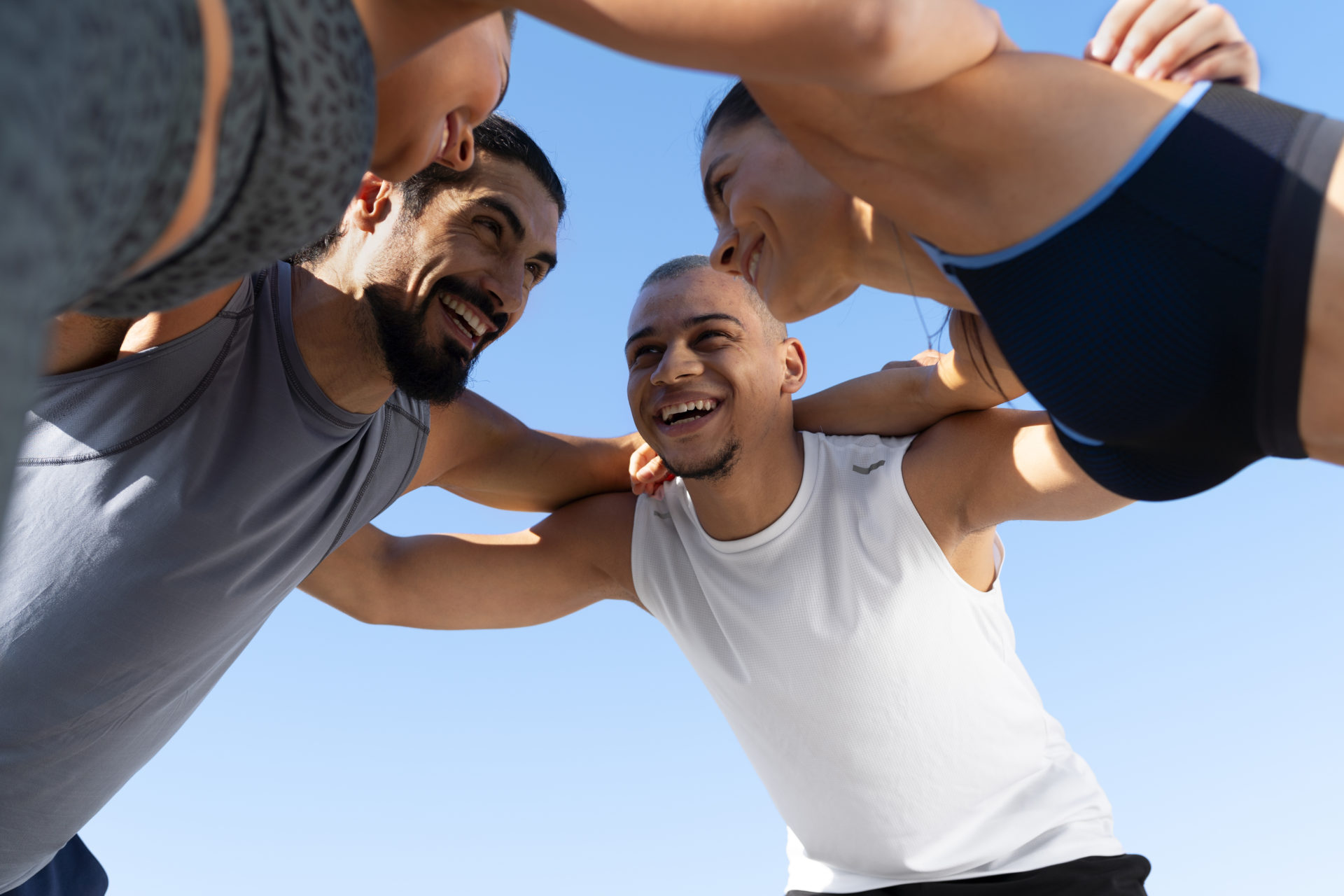 Sport en Entreprise - TEAM BUILDING, renforcement d'équipe en français. Permet de renforcer les liens et la cohésion entre les collaborateurs d'une entreprise, à travers des activités collectives et récréatives.